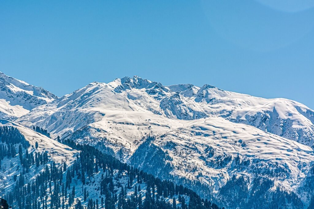 Manali Solang winter honeymoon package
