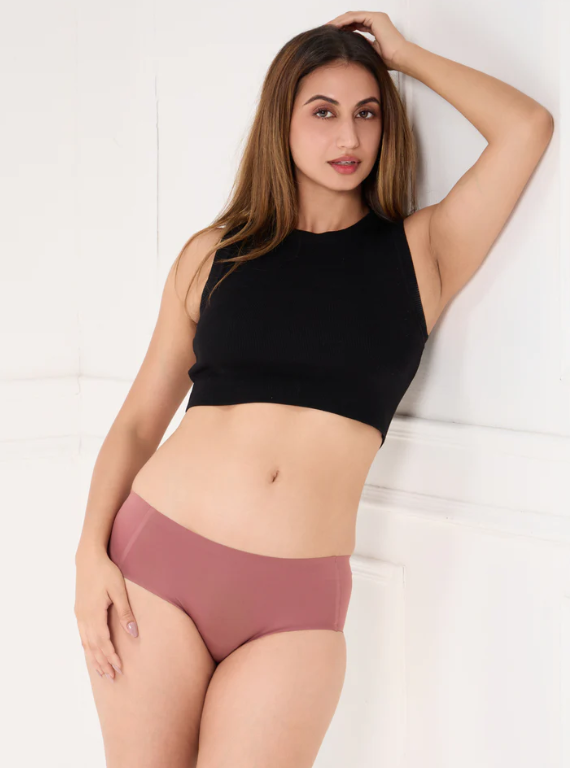 Comfort and functionality have become essential considerations in modern fashion, especially when it comes to activewear and everyday essentials. Women today lead increasingly active lifestyles that often involve balancing work, fitness, travel, and personal commitments.