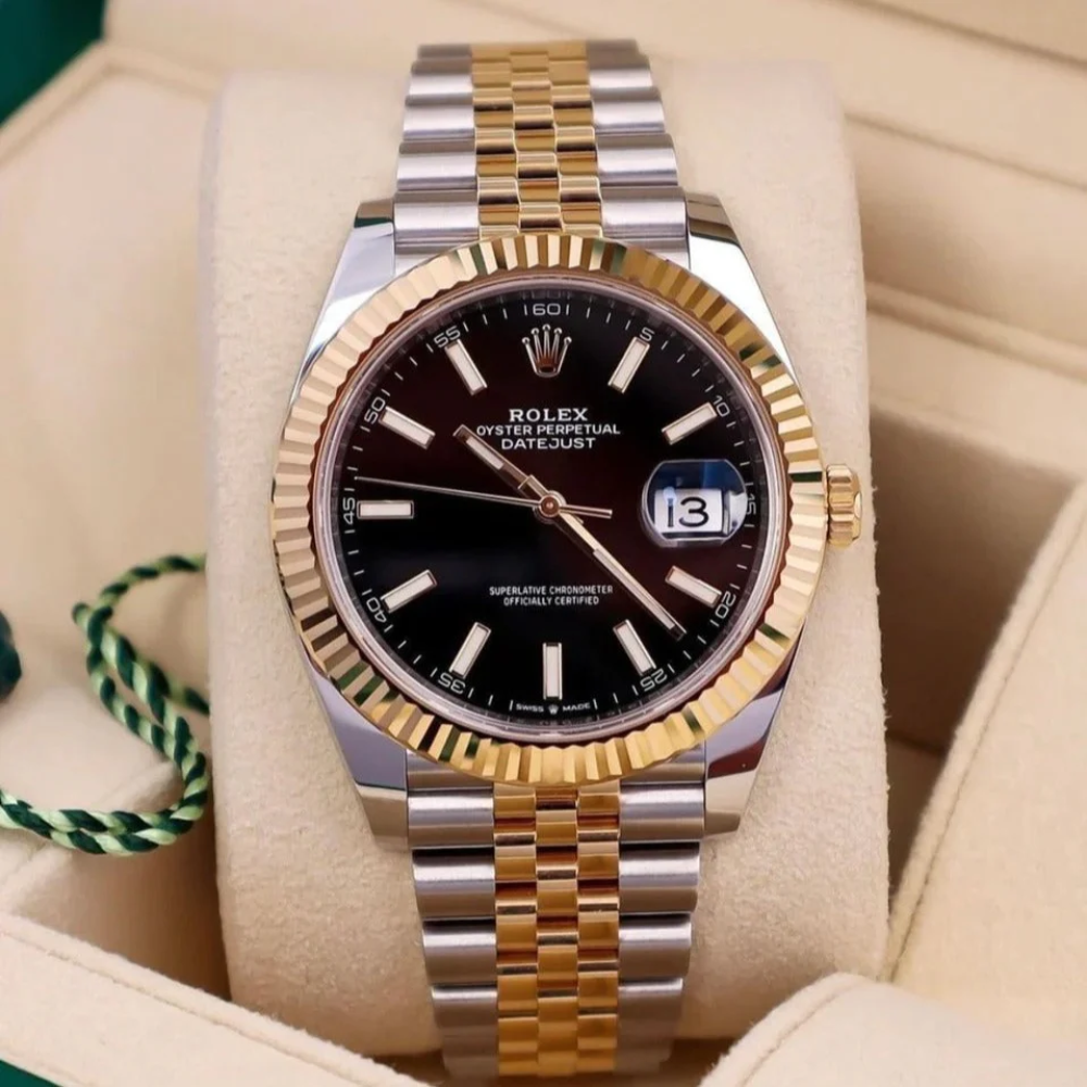 Super Clone Watches in Dubai with Iconic Styling