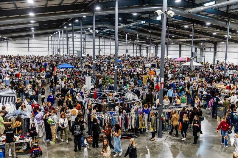 Why Is a Vintage Flea Market the Perfect Place to Discover Timeless Treasures? Vintage Flea Market