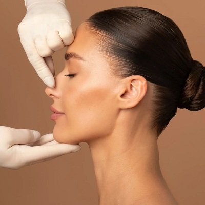 كيف يمكن لجراحة تجميل الأنف أن تُغير مظهر وجهك؟ جراحة تجميل الأنفي مسقط
